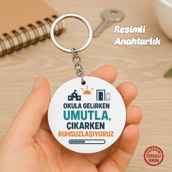Okula Gelirken Umutla, Çıkarken Ruhsuzlaşıyoruz Yuvarlak Ahşap Anahtarlık