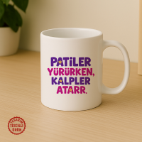 Patiler Yürürken Kalpler Atar Kupa Bardak