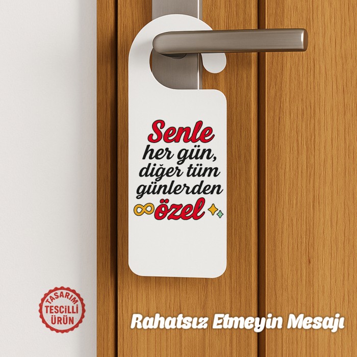 Senle Her Gün, Diğer Tüm Günlerden Özel Kapı Askısı