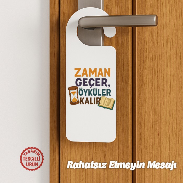 Zaman Geçer Öyküler Kalır Kapı Askısı