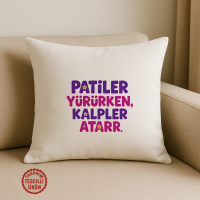 Patiler Yürürken Kalpler Atar Kare Yastık